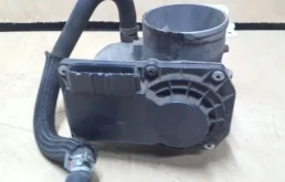 Дроссельная заслонка для Toyota RAV4 2015 года на фотографиях