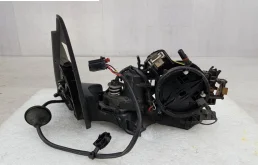 Стекла и зеркала для Audi Q3 2014 года на фотографиях