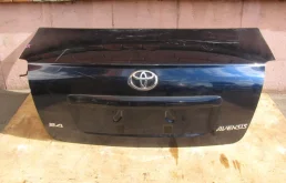Крышка багажника для Toyota Avensis на фотографиях
