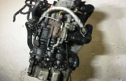 Двигатель без навесного для Volkswagen Polo 2000 года на фотографиях