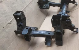 Подрамник двигателя для Mitsubishi Pajero 2007 года на фотографиях