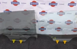 Стекло двери заднее правое для Nissan Qashqai 2011 года на фотографиях