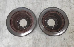 Диски тормозные задние (комплект) для Mitsubishi Pajero Sport 2010 года на фотографиях