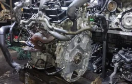 Двигатель без навесного для Nissan Pathfinder 2003 года на фотографиях