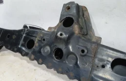 Подрамник двигателя для Toyota Corolla на фотографиях