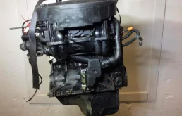 Двигатель без навесного для Volkswagen Polo 1999 года на фотографиях