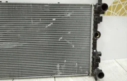 Радиатор охлаждения ДВС для Skoda Rapid 2023 года на фотографиях