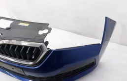 Решетка переднего бампера правая нижняя для Skoda Rapid 2020 года на фотографиях