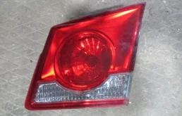 Фонарь внутренний правый для Chevrolet Cruze на фотографиях