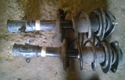 Амортизатор передний правый для Subaru Impreza на фотографиях