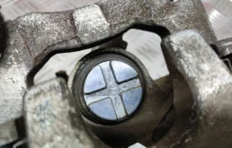 Суппорт задний правый для Honda Civic 2006 года на фотографиях