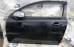 Дверь передняя левая для Volvo C30 2010 года на фотографиях