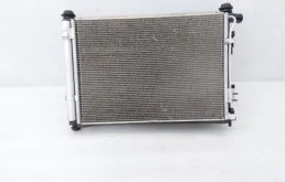 Кассета радиаторов для Hyundai Solaris 2013 года на фотографиях