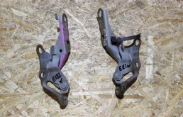 Петля капота левая для Toyota Corolla 2002 года на фотографиях