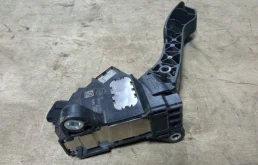 Электронная педаль газа для Toyota RAV4 на фотографиях