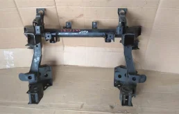 Подрамник двигателя для Mitsubishi Pajero 2007 года на фотографиях