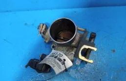 Дроссельная заслонка для Toyota RAV4 2002 года на фотографиях