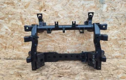 Подрамник двигателя для Mitsubishi Pajero 2007 года на фотографиях