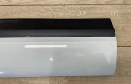 Стекло двери заднее правое для Audi Q7 на фотографиях