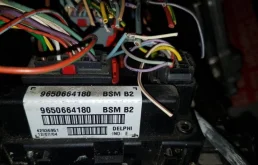 Блок предохранителей под капотом (6500CK) для Peugeot 307 Хэтчбек 5dr 2000-2009