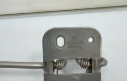 Замок капота для Skoda Rapid 2024 года на фотографиях