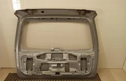 Двери для Mitsubishi Grandis 2005 года на фотографиях