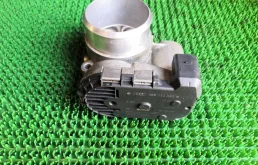 Дроссельная заслонка для Audi A4 2001 года на фотографиях