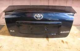 Крышка багажника для Toyota Avensis на фотографиях