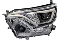 Фары для Toyota RAV4 2018 года на фотографиях