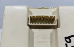 Блок предохранителей салона для Hyundai Solaris на фотографиях