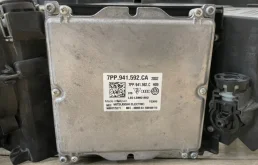 Фара ксенон левая для Audi Q7 2017 года на фотографиях