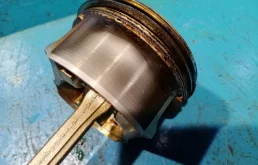 Поршень для Nissan X-Trail на фотографиях