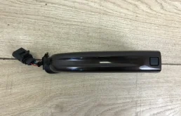 Ручка двери передняя левая внешняя для Audi Q7 2012 года на фотографиях