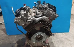 Двигатель без навесного для Nissan Pathfinder 2012 года на фотографиях