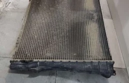 Радиатор охлаждения ДВС для BMW 3er 2005 года на фотографиях