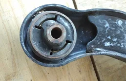 Рычаг передний левый верхний для Suzuki Grand Vitara на фотографиях