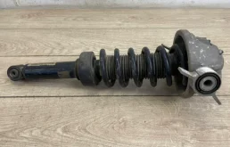 Амортизатор кабины пружинный задний правый для Audi Q7 на фотографиях