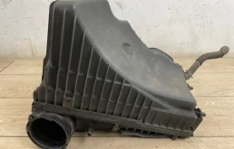 Корпус воздушного фильтра для Audi Q7 2010 года на фотографиях