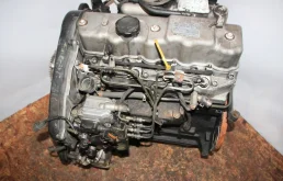 Двигатель без навесного для Hyundai Starex 2005 года на фотографиях