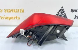 Фонарь внешний правый для Skoda Rapid на фотографиях