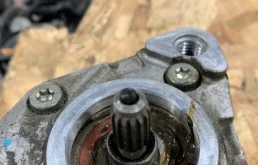 Насос ГУР для Audi A8 2010 года на фотографиях