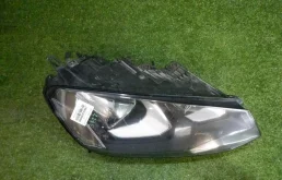 Фары для Volkswagen Touareg 2010 года на фотографиях