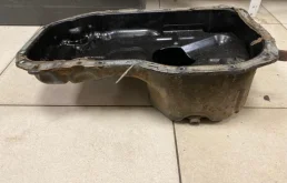 Поддон картера для Mitsubishi Outlander 2005 года на фотографиях