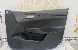 Уплотнитель передней правой двери для Hyundai Solaris 2018 года на фотографиях