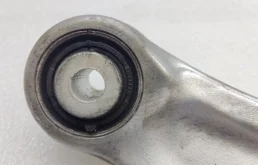 Рычаг задний правый нижний для Volkswagen Touareg 2020 года на фотографиях