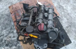 Двигатель без навесного для Volkswagen Polo 2008 года на фотографиях