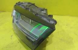 Фара правая для Audi Q7 2015 года на фотографиях