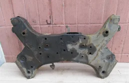 Подрамник двигателя для Hyundai Solaris 2011 года на фотографиях