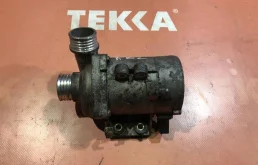 Насос охлаждающей жидкости ДВС(Помпа) для BMW 3er 2010 года на фотографиях