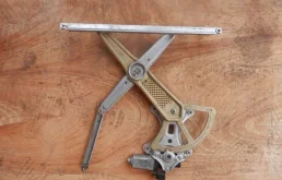 Мотор стеклоподъемника передний левый для Toyota Corolla на фотографиях